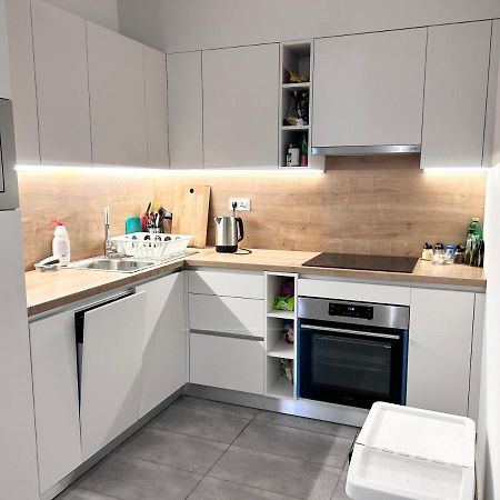 בודפשט New 2022 Family&Friends Downtown Ac 3Br 2Ba Free Parking Big Balcony Near Metro&Train Station Self Check-In Apt מראה חיצוני תמונה