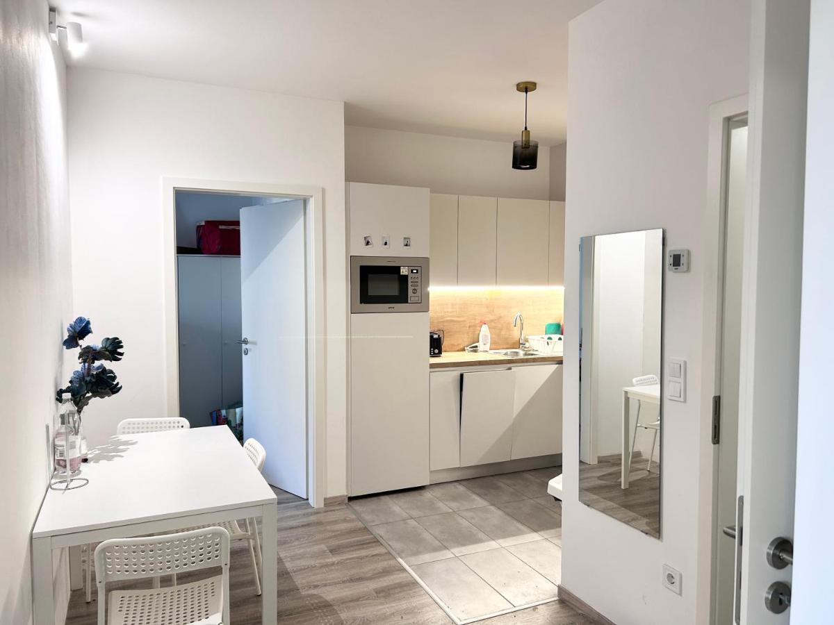 בודפשט New 2022 Family&Friends Downtown Ac 3Br 2Ba Free Parking Big Balcony Near Metro&Train Station Self Check-In Apt מראה חיצוני תמונה