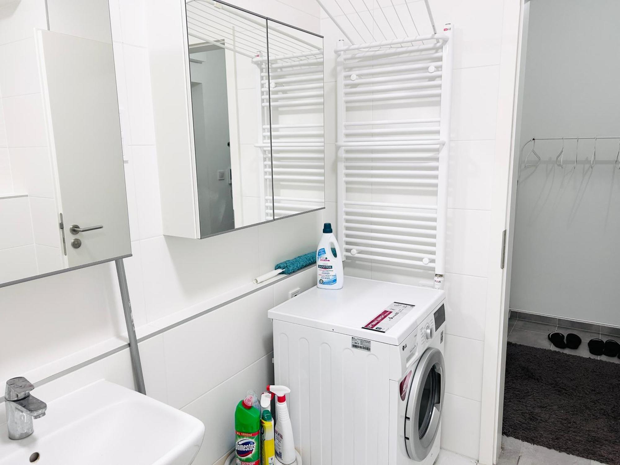 בודפשט New 2022 Family&Friends Downtown Ac 3Br 2Ba Free Parking Big Balcony Near Metro&Train Station Self Check-In Apt מראה חיצוני תמונה